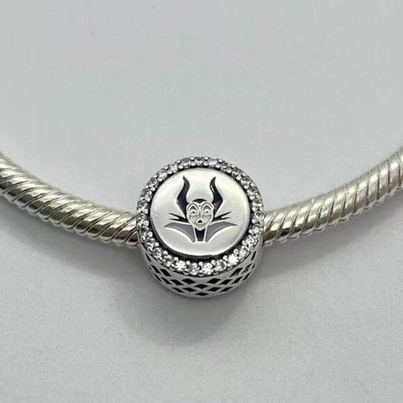 Disney Villains Charm Set by Pandora Charm - Picture 1 of 3